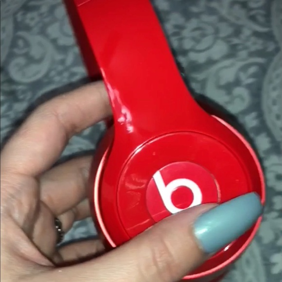 Beats Solo 2 Wireless Headphones - Picture 2 of 7
